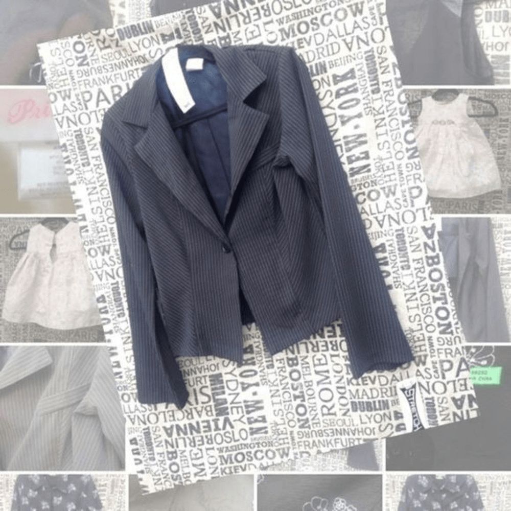 Wrapper casual blazer suit Junior pit is 18” length 23” size 9. pinstripe black